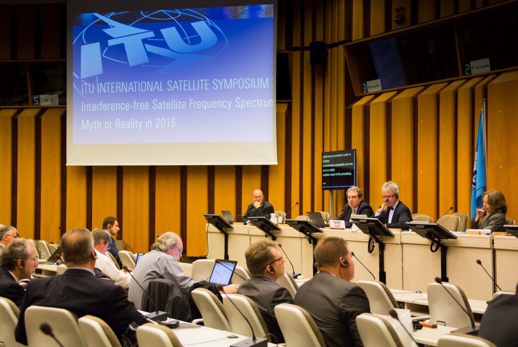 interpretacion simultanea con subtitulos en directo - conferencia subtitulada