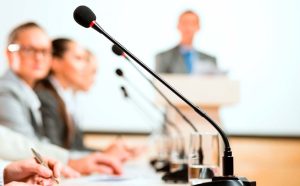 intérprete de conferencias en Barcelona - micrófonos