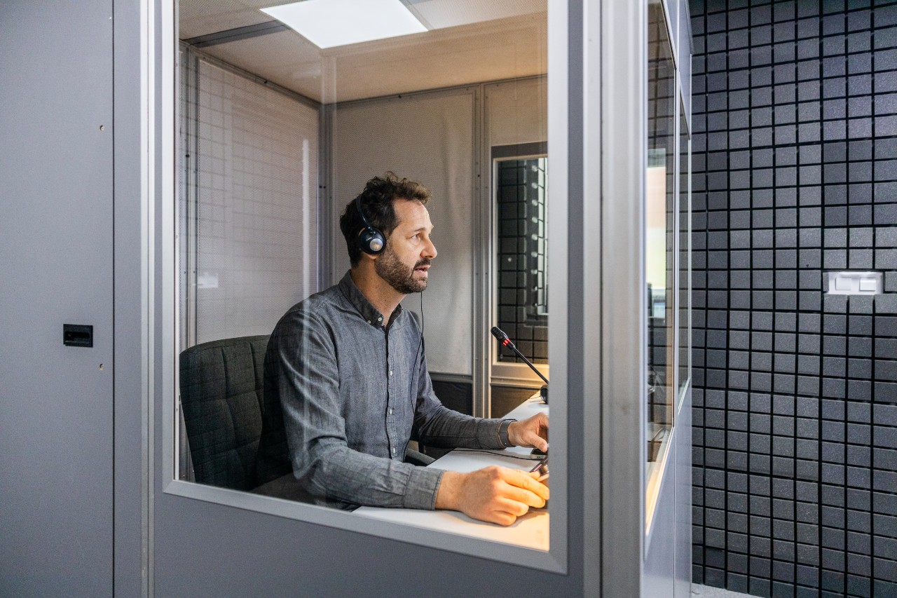 intérprete simultáneo remoto en hub